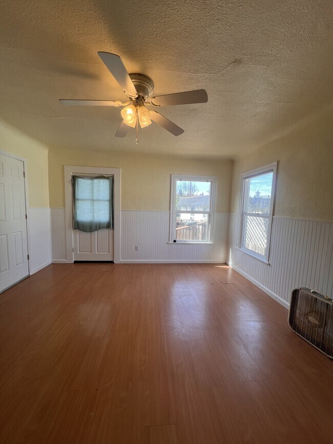 Building Photo - 415 S Auburn St