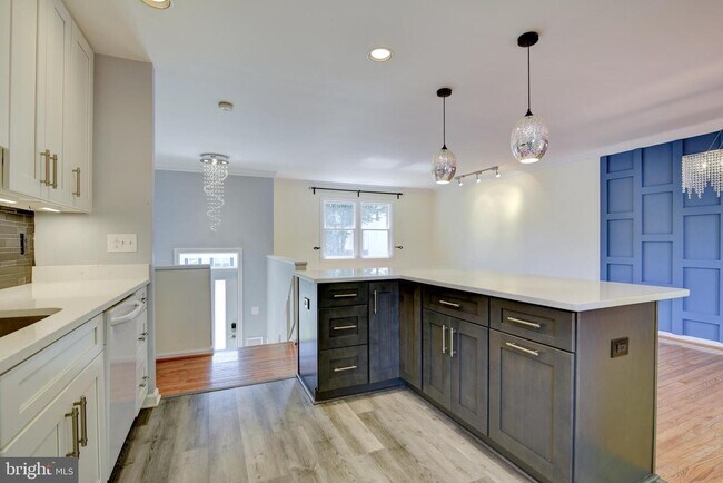 Building Photo - 618 Worchester St