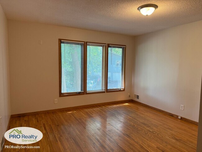 Building Photo - 4 Bedroom Home One Block from Medicine Lake