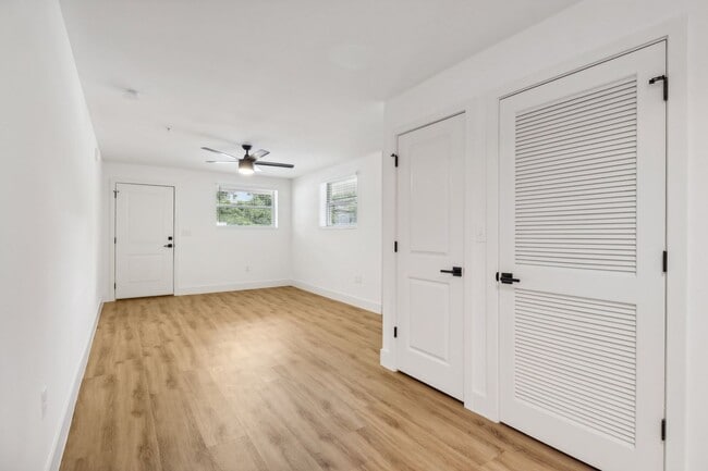 Building Photo - Welcome to San Marco Sq Apartments - NOW OFFERING a 12mo Lease for this amazing 1 bedroom apartme...