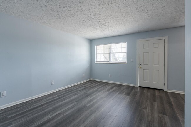 Building Photo - 209 N Woodland Dr
