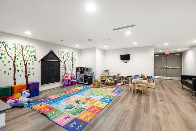 Building Photo - 700 Grove St