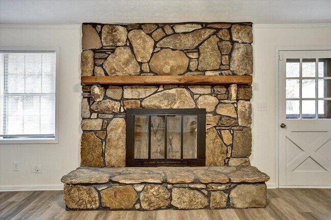 Building Photo - 1812 Wiggins Cir SW