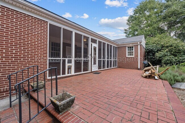 Building Photo - 822 Johns Rd