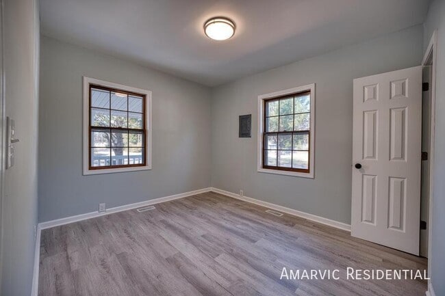 Building Photo - 3541 Zeno St