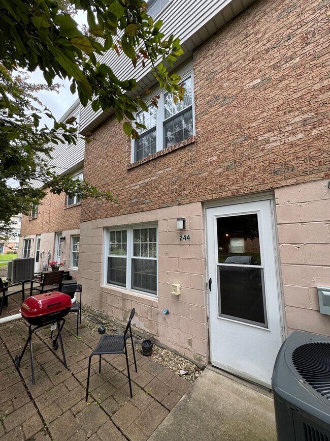 Building Photo - Price Improved! Spacious 2-Bedroom Townhome with Private Patio in Cranberry Township