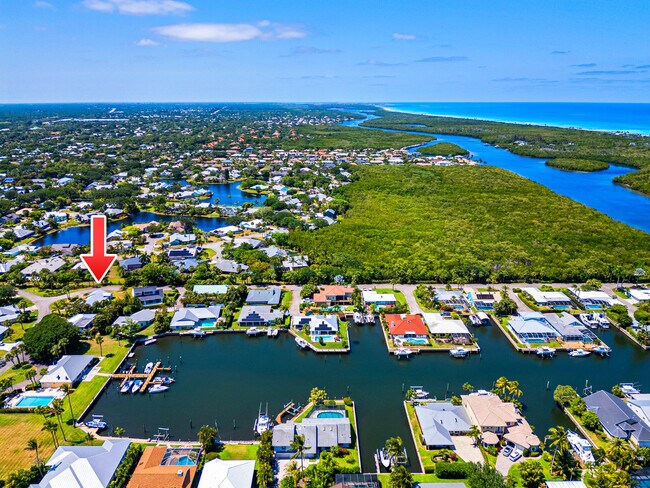Building Photo - 9165 SE Yacht Club Cir