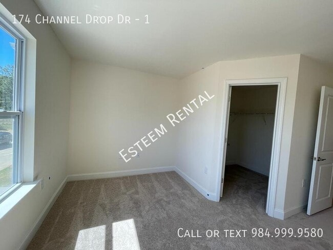 Building Photo - 174 Channel Drop Dr