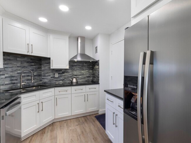 Building Photo - 111 N Pompano Beach Blvd