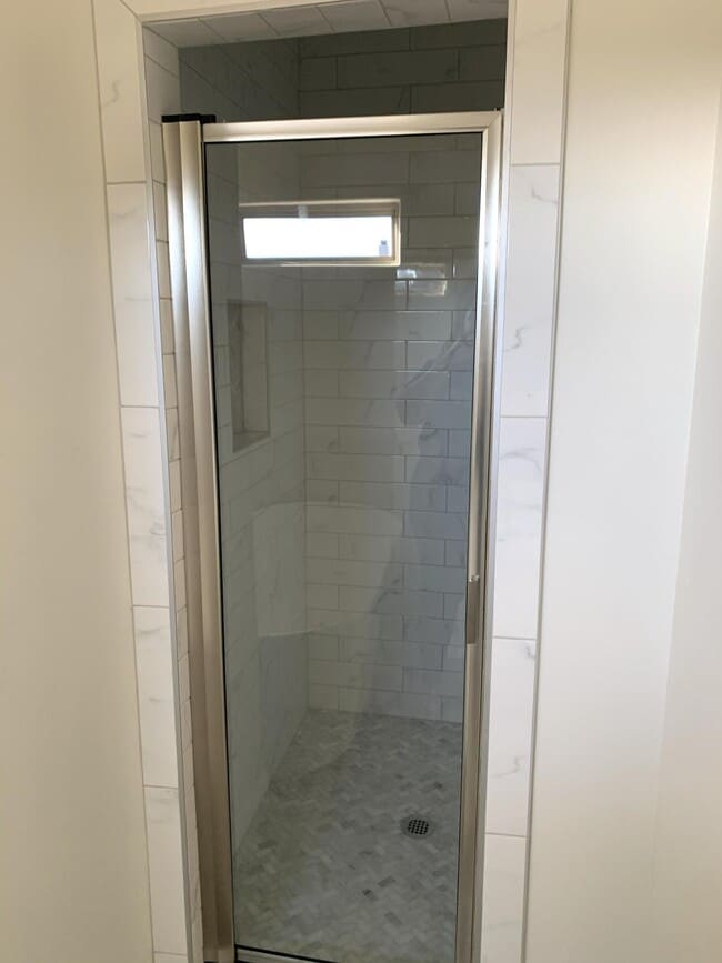 Building Photo - 1018 N Genoa Ave