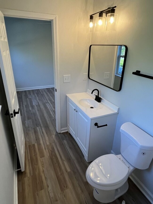 Building Photo - Refreshed 3 Bedroom End Unit Townhome near...