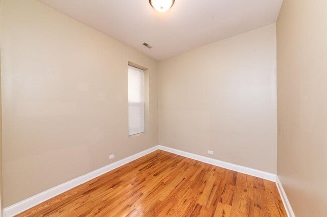 Primary Photo - 2 bedroom in Chicago IL 60613