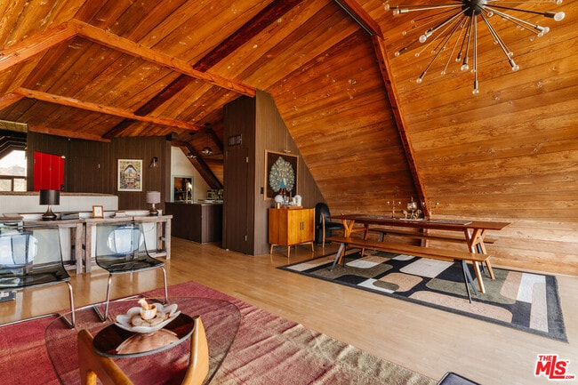 Building Photo - 6894 Pacific View Dr