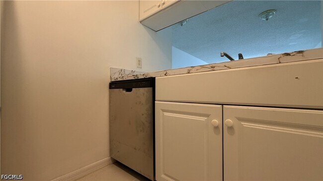 Building Photo - 3407 Winkler Ave