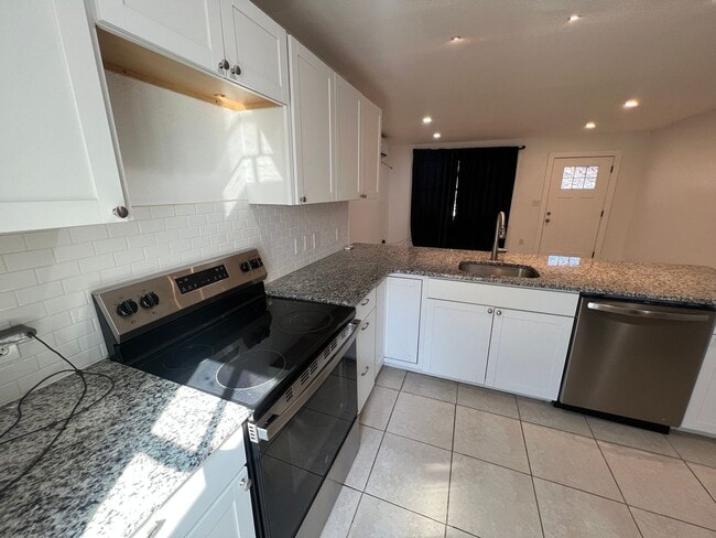 Building Photo - Charming 3-Bed / 2-Bath Renovated Rental in Washington Shores – Prime Orlando Location!