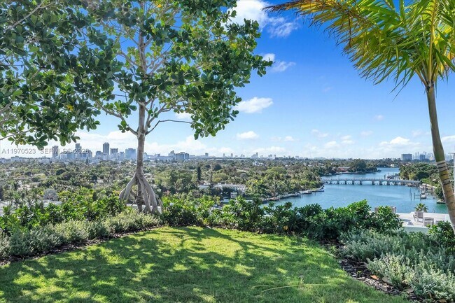 Building Photo - 9201 E Bay Harbor Dr