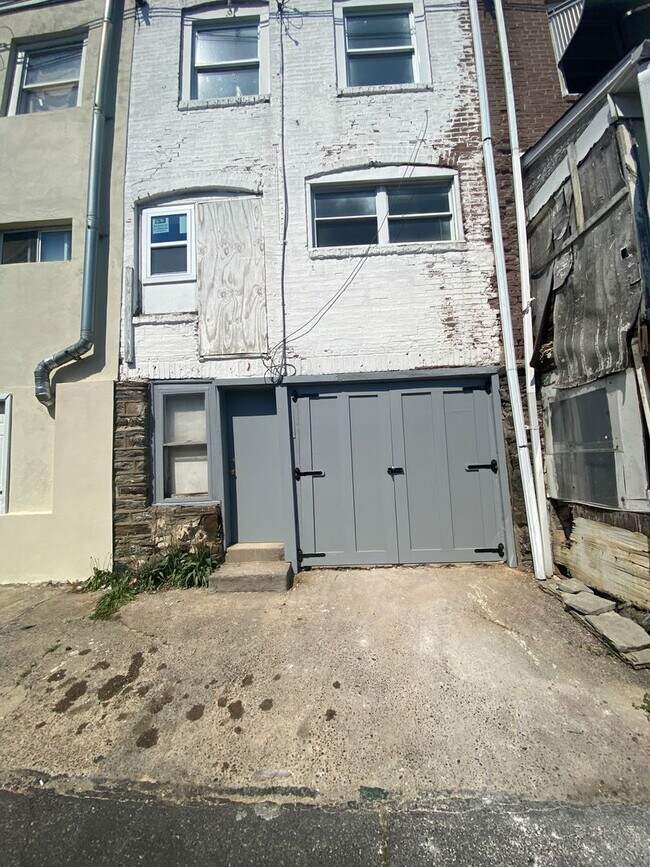Building Photo - 702 Copley Rd