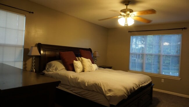 Building Photo - Beautiful home off Knights Academy