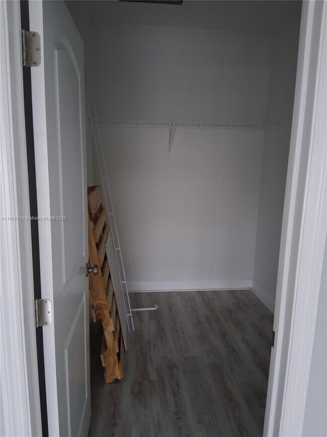 Building Photo - 488 NW 40th Ct