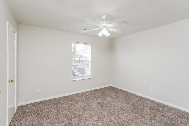 Building Photo - 7926 Suffield Glen Ln