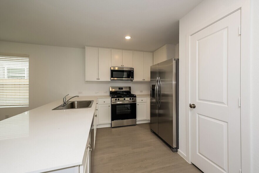 Building Photo - 13491 Sonali Springs Dr