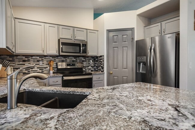 Building Photo - Furnished 3-Bedroom Home with Fenced Yard - Pet Friendly