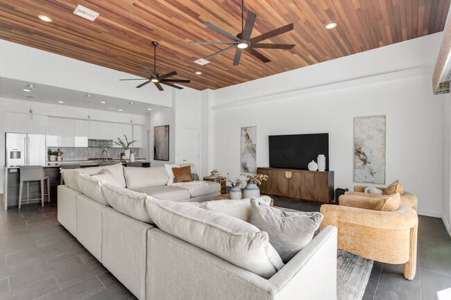 Building Photo - 905 Bay Point Dr