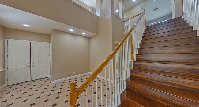 Building Photo - 1692 Woodhaven Cir