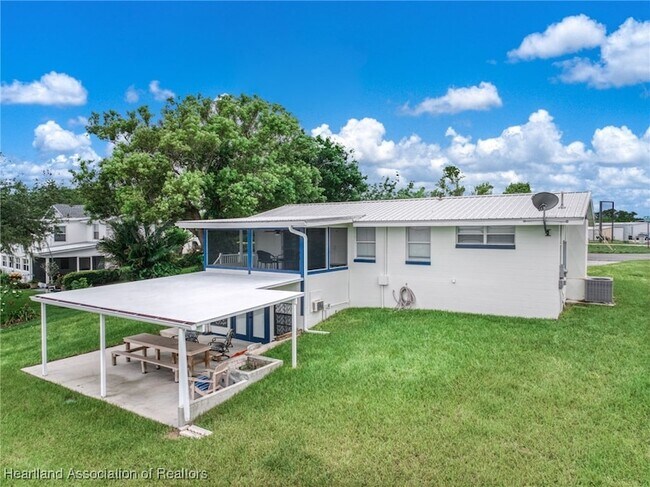 Building Photo - 403 Lake Lotela Dr