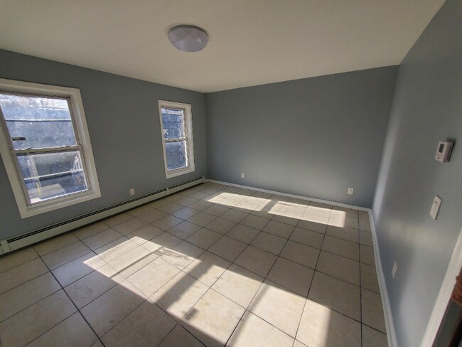 Building Photo - 16 Amity St