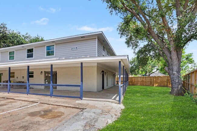 Building Photo - 2119 Barr St