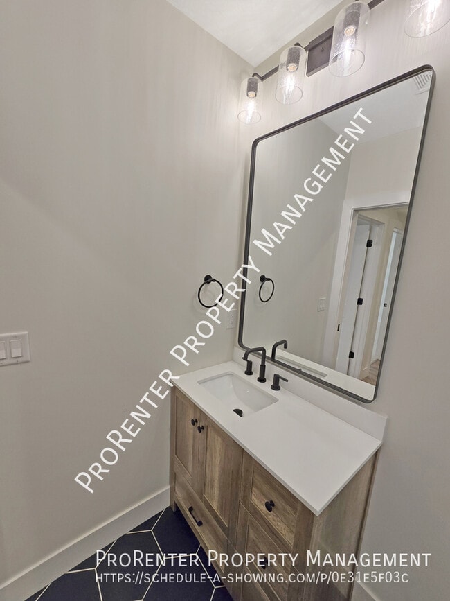 Building Photo - 843 Eaglepointe Dr