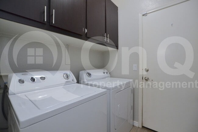 Building Photo - 8166 W Ross Ave