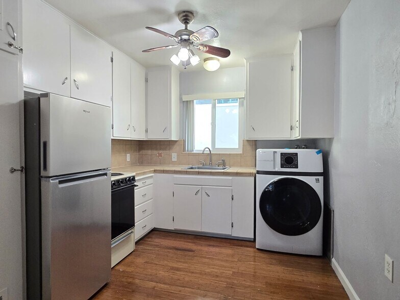 Building Photo - 452 S 4th St