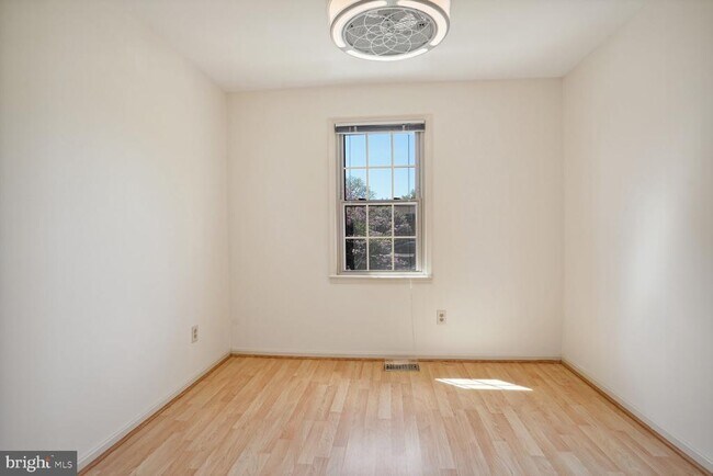 Building Photo - 3162 Borge St
