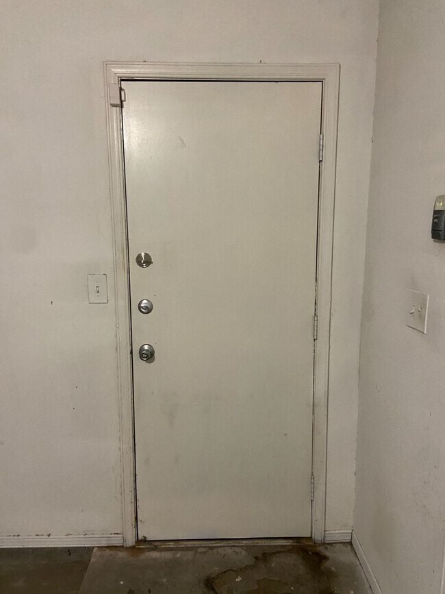 Building Photo - Home For Rent