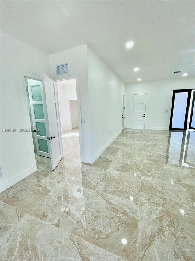 Building Photo - 435 N Quebrada St