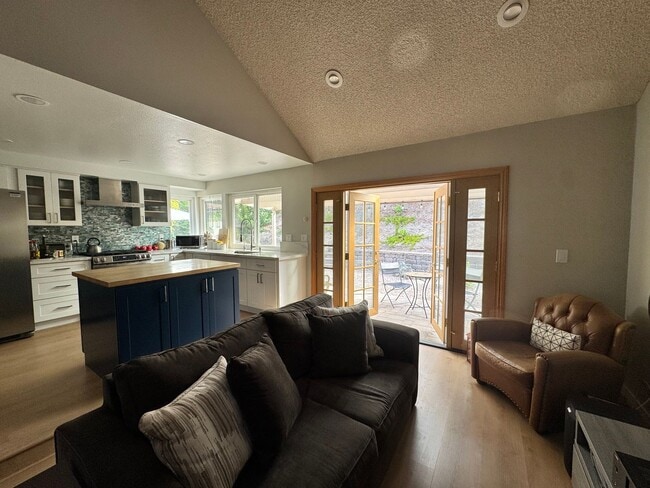 Building Photo - Beautiful 3-Bedroom + Loft Home in Desirab...