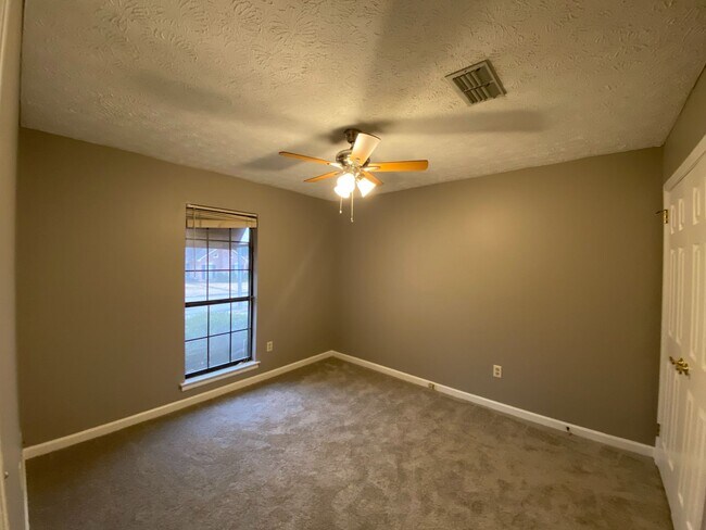 Building Photo - 1607 Salisbury Pl