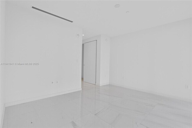 Building Photo - 300 Biscayne Blvd Way