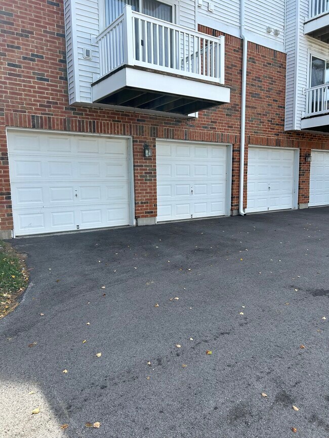 Building Photo - 301 Clayton Xing Pl