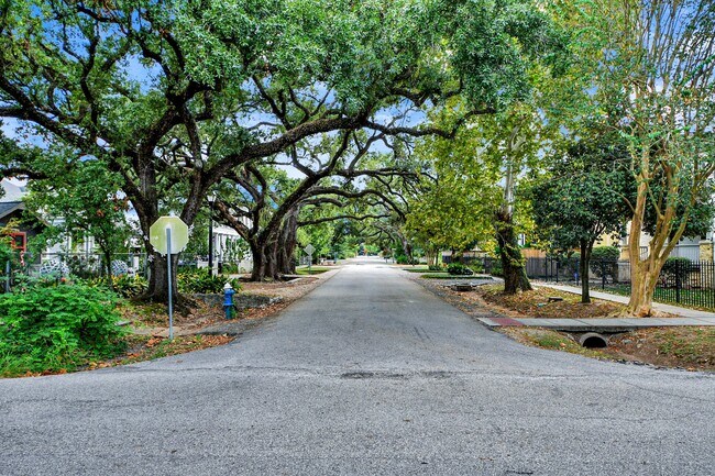 Building Photo - 620 Rutland St