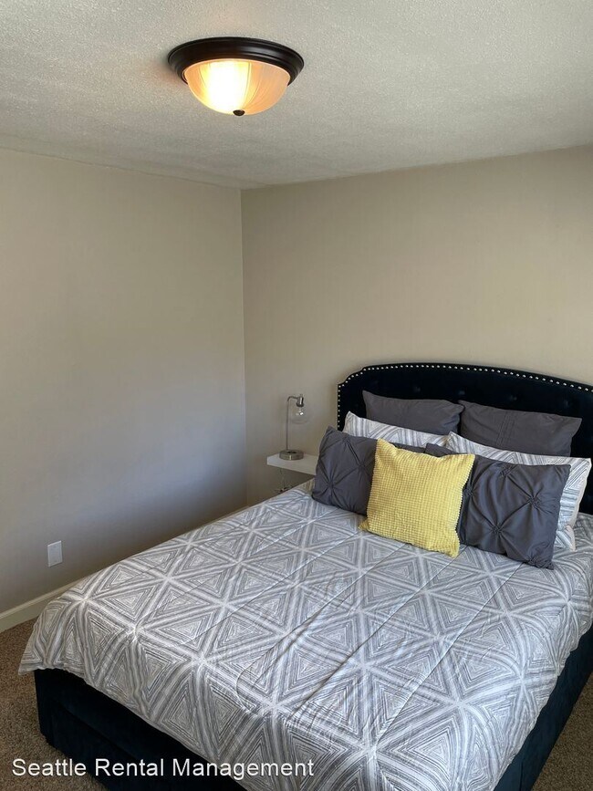 Building Photo - 1 br, 1 bath House - 6557 4th Ave NE  Unit #6