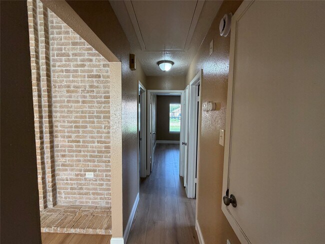 Building Photo - 17219 Foxfield Dr