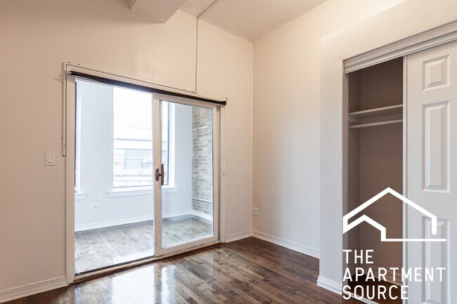 Building Photo - 3345 N Clark St