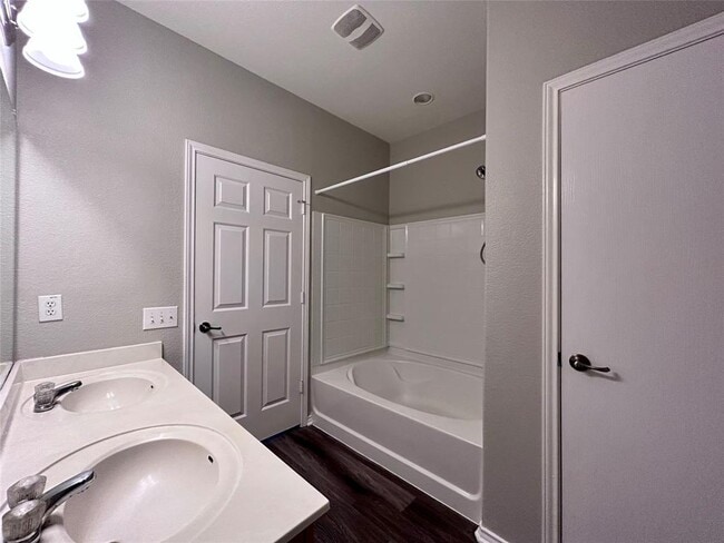 Building Photo - 8916 Ipswich Bay Dr