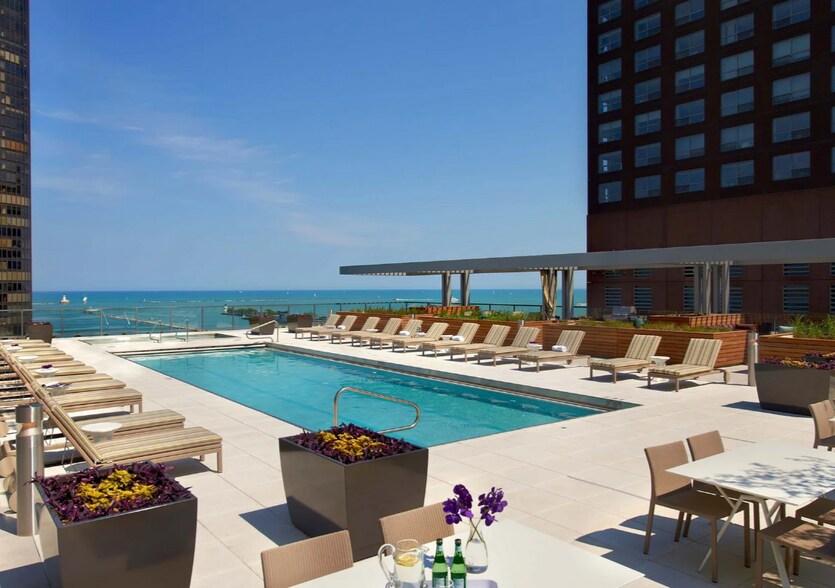 Building Photo - 516 N Lake Shore Dr