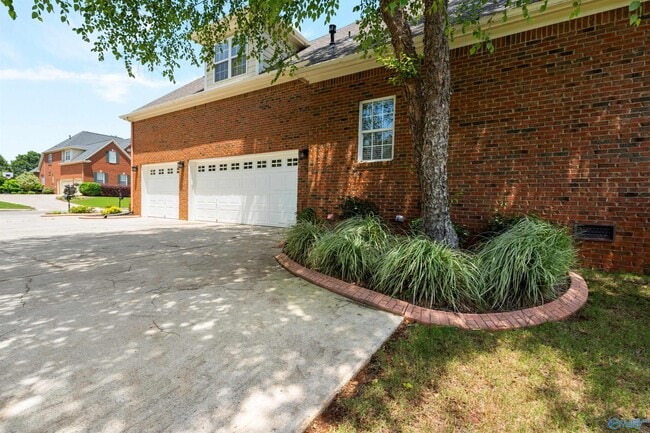 Building Photo - 103 Wickerberry Ln