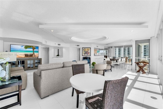 Building Photo - 16485 Collins Ave