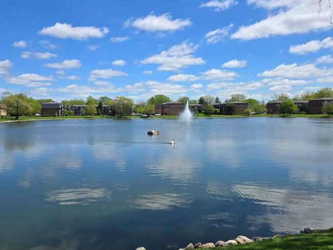 Building Photo - 9430 Bay Colony Dr